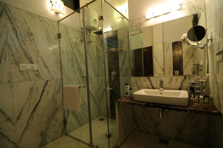 Bathroom 3, Geetanjali Luxury Suites, Jaipur