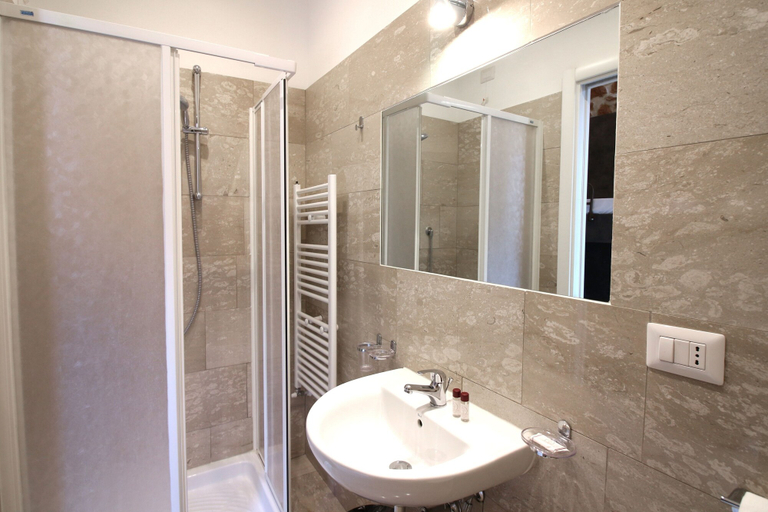 Bathroom, New Generation Hostel Belgrade Center, Belgrade