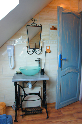 Bathroom 5, Aux Logis de La Solre, Nord
