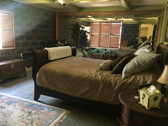 Bedroom 4, Shady Lady Bed & Breakfast, Nye