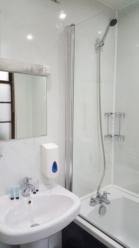 Bathroom 5, McLays Guest House, Glasgow