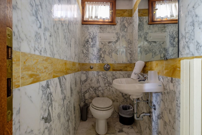 Bathroom 3, Casa Dell'albero, Venezia