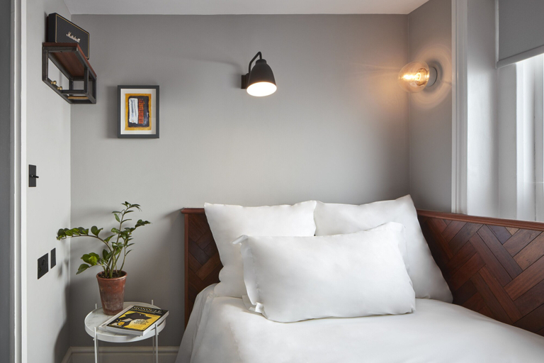 Bedroom 3, The Pilgrm Hotel, London