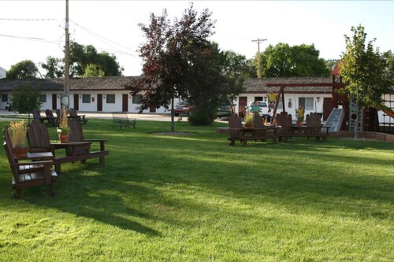 Exterior & Views 2, Covered Wagon Motel, Niobrara