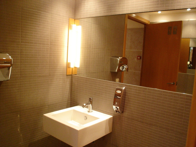 Bathroom 5, Hotel Estel, Barcelona
