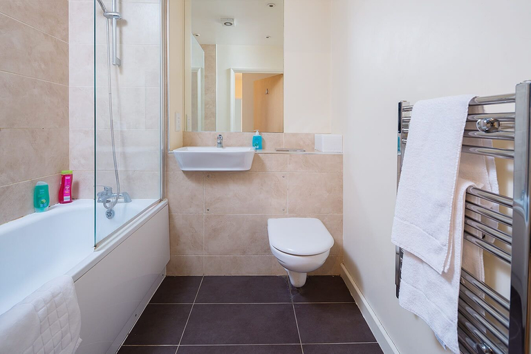 Bathroom, Golden Heights 9, Kent