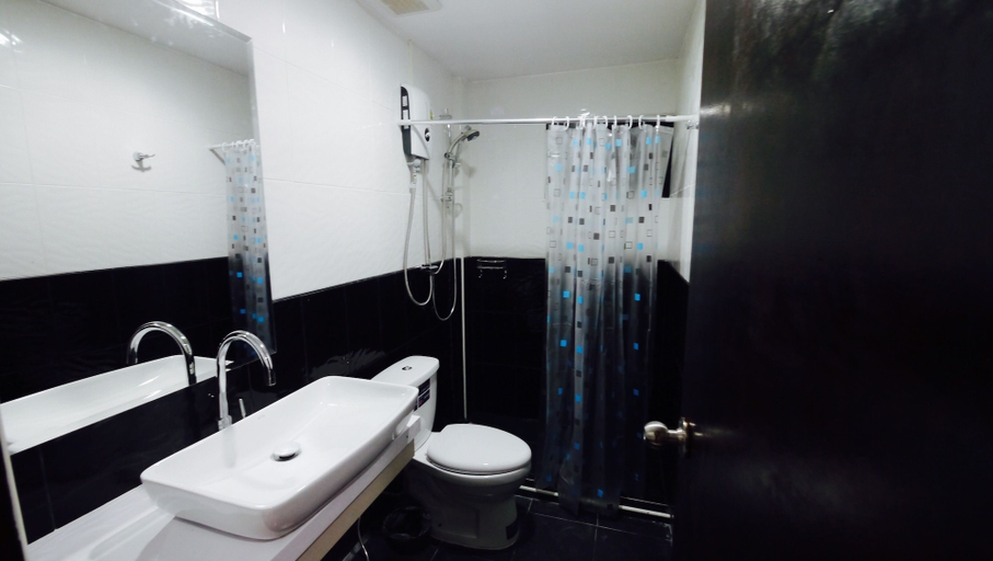 Bathroom 5, Basic Line Hotel at Loikroh, Muang Chiang Mai
