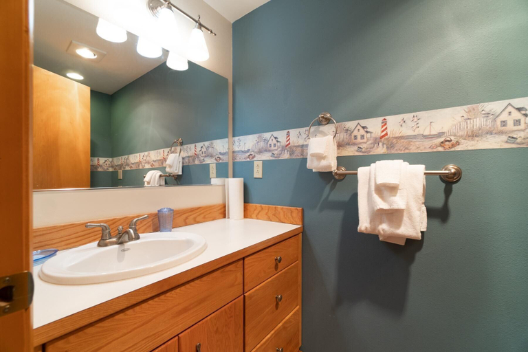 Bathroom 4, Moss Quadrant, Tillamook