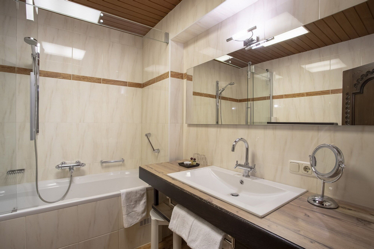 Bedroom 5, Neue Post, Zell am See
