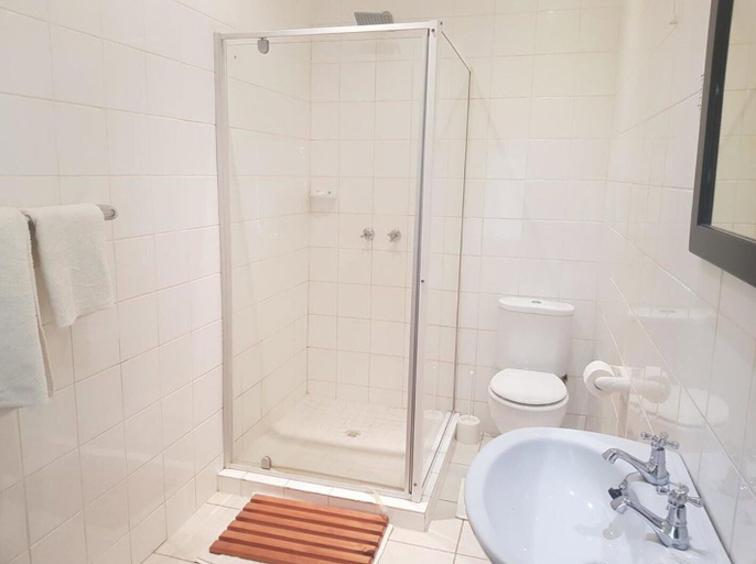Bathroom 4, Springfontein Guesthouse, Xhariep