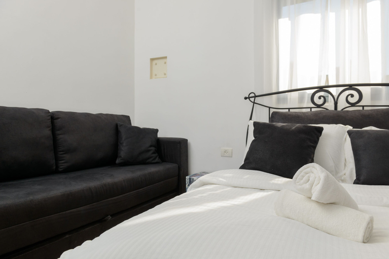 Bedroom 2, Spacious Modern Apt 1 Step To Beach