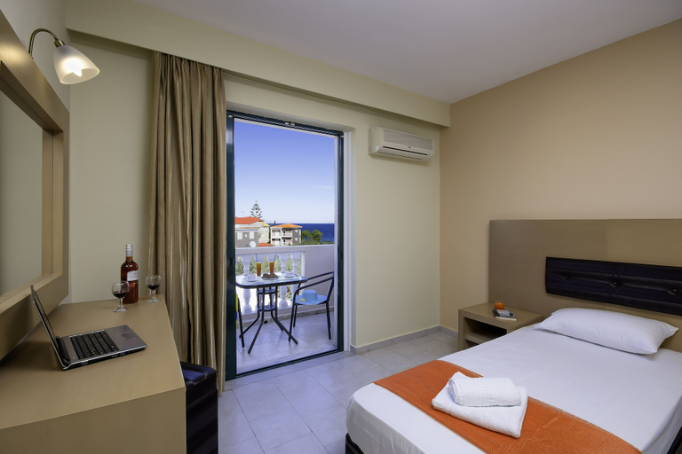 Bedroom 5, Kozanos Hotel & Suites, Ionian Islands