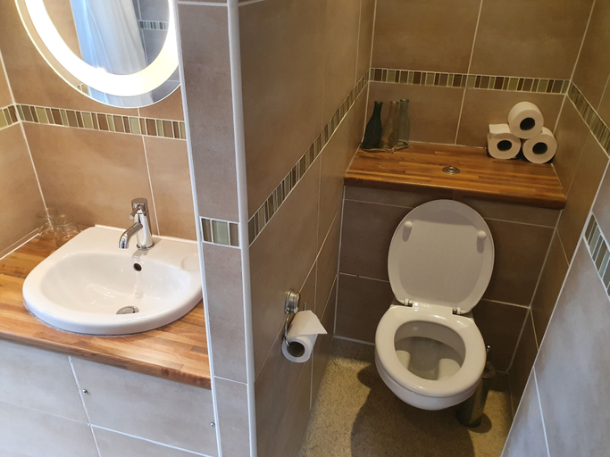 Bathroom 3, Halfway House Inn, Cornwall