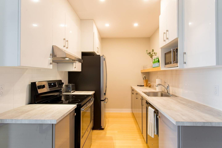 Others 5, Trendy Little Italy 3 Bedroom Condo, Montréal