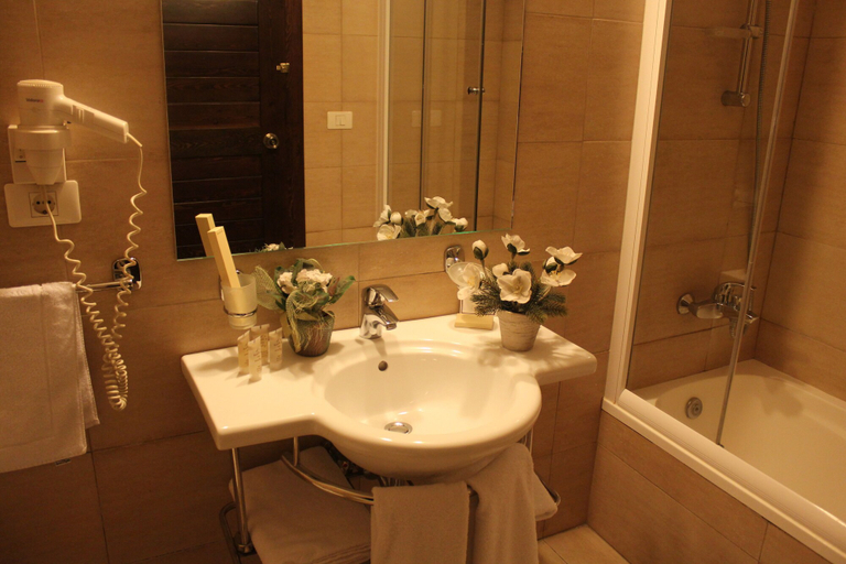 Bathroom 3, Canari de Byblos, Jubail