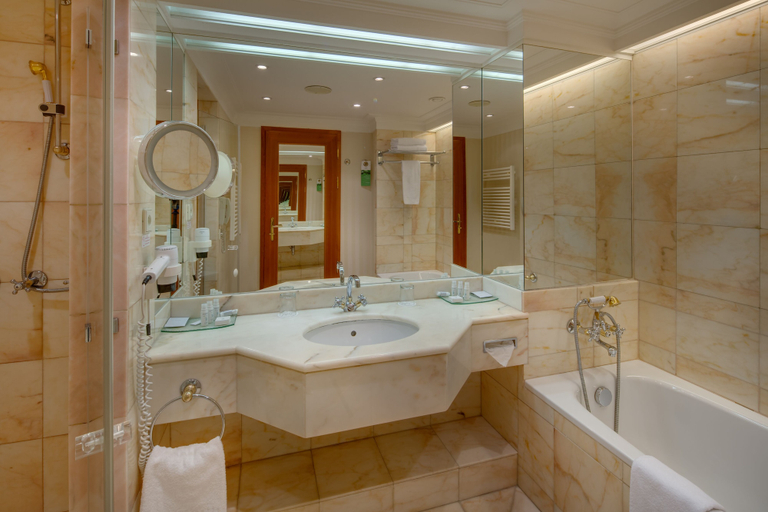 Bathroom 5, Hotel Savoy, Praha 6