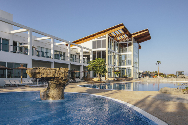 Exterior & Views 16