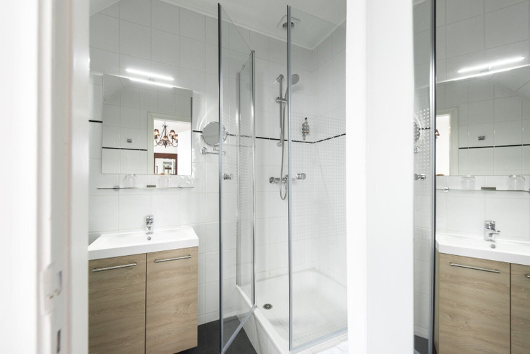 Bathroom 4, Hotel Klokkenhof, Antwerpen