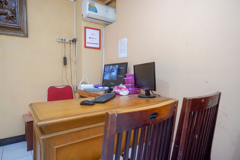 Public Area, RedDoorz Syariah near GOR Satria 4, Banyumas