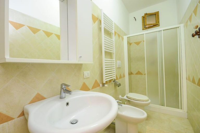 Bathroom 3, Casale Nunziatina, Napoli