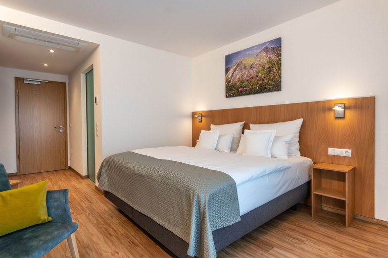 Bedroom 4, Hotel Elysee, Offenbach