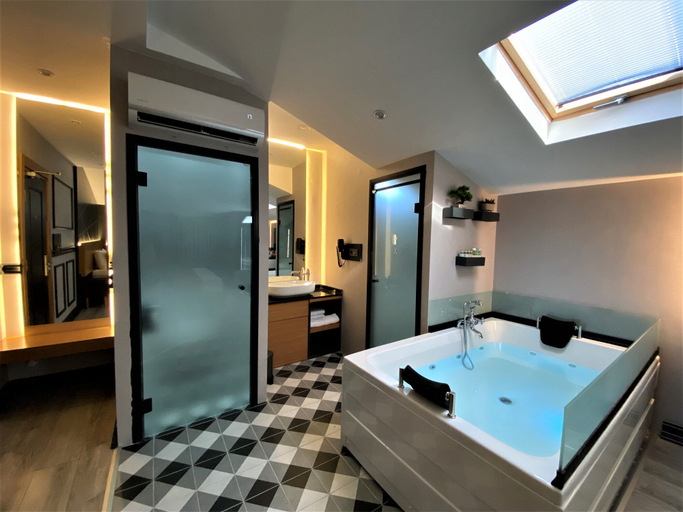 Bathroom 5, Confores Hotel, Bakırköy