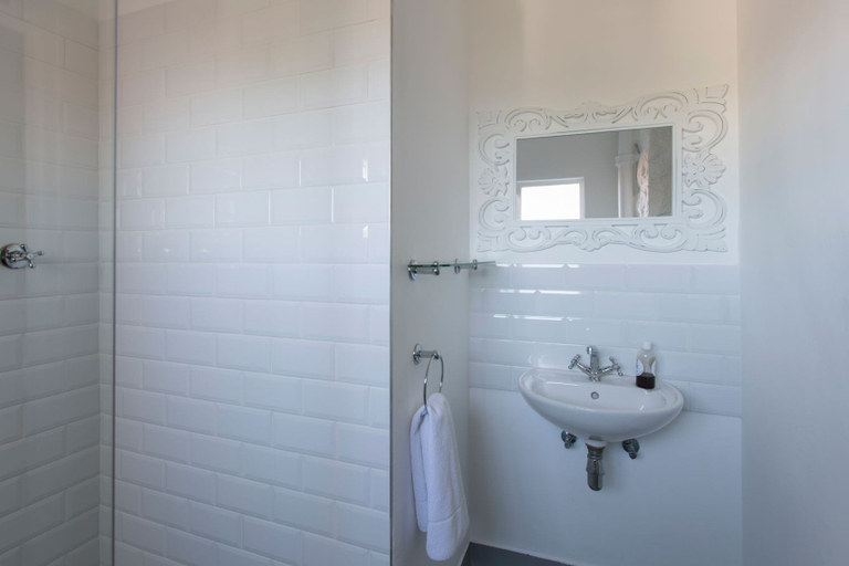Bathroom 5, Chartfield Guesthouse, City of Cape Town