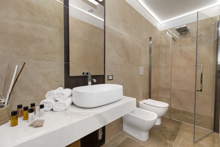 Bathroom 4, Elys Suites, Napoli