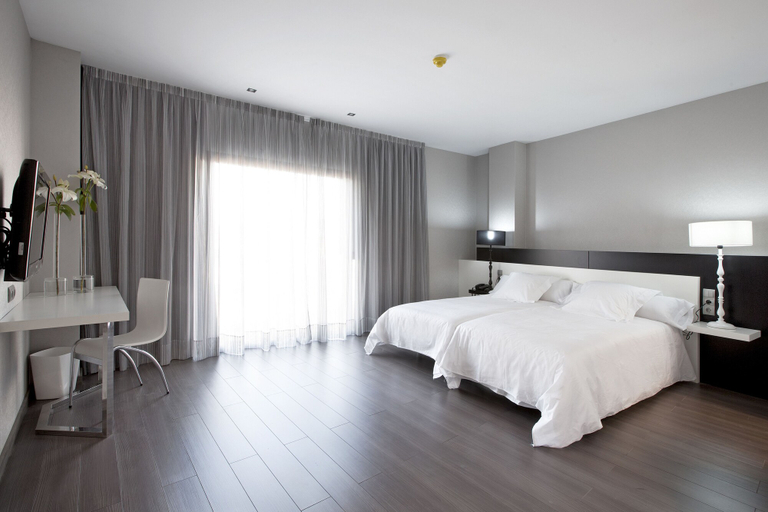 Bedroom 3, Hotel MasMonzon, Huesca