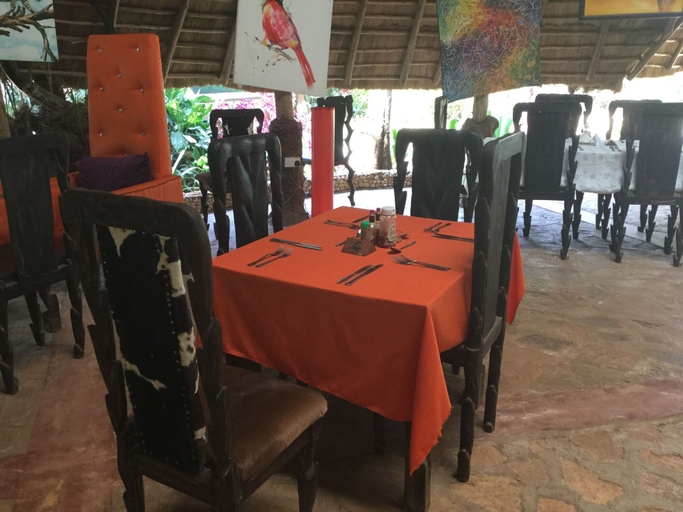 Food & Drinks 5, Malakai Eco Lodge, Busiiro