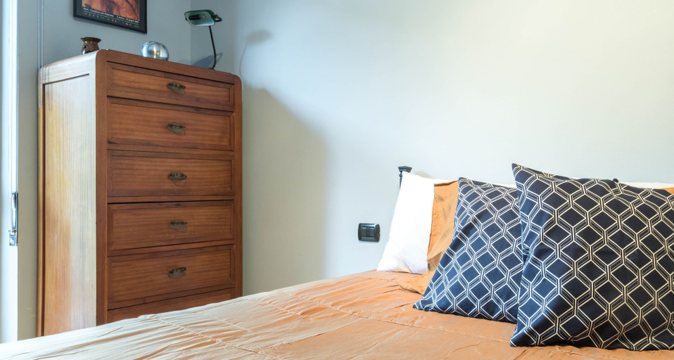 Bedroom 2, JOIVY Cozy Flat for 4 w/ Patio, Nearby Navigli, Milano