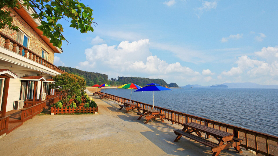 Others 5, Morwenna Pension, Taean