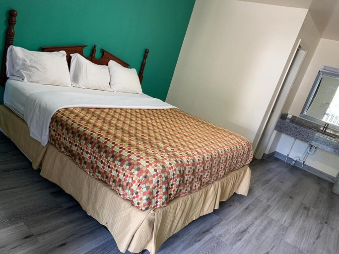 Bedroom 2, Green Garden Inn, Greene