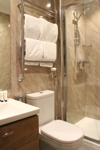 Bathroom 4, Exeter Court Hotel, Devon