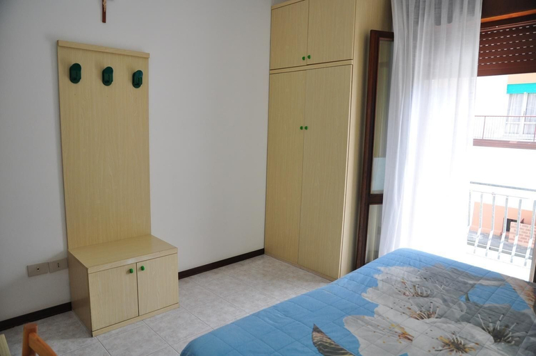 Bedroom 2, Residence Madrid, Venezia