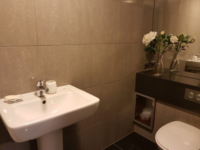 Bathroom 4, Picton Waterfront Apartments, Marlborough