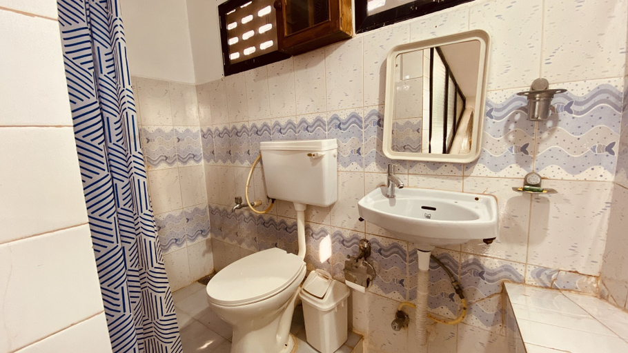 Bathroom 4, Peravel Beach Holiday Home, North Goa