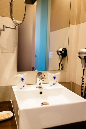 Bathroom 5, Hotel L'Algadir del Delta, Tarragona