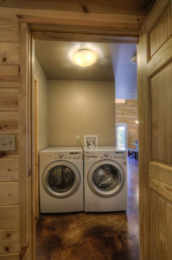 Bathroom 3, Powder House Lodge, Pennington