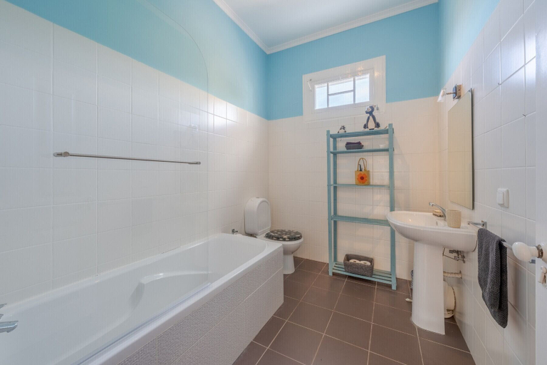 Bathroom 4, Villa Flora, Calheta