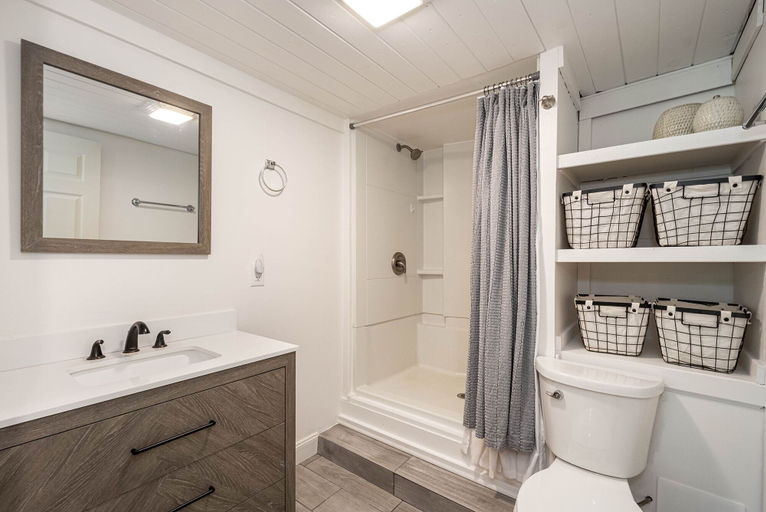 Bathroom 3, A Skip-away, Garrett