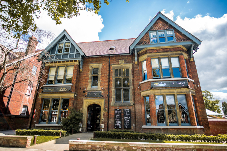 Exterior & Views