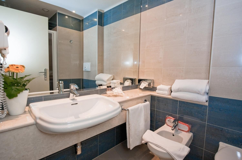 Bathroom 4, Hotel Rivarolo, Torino