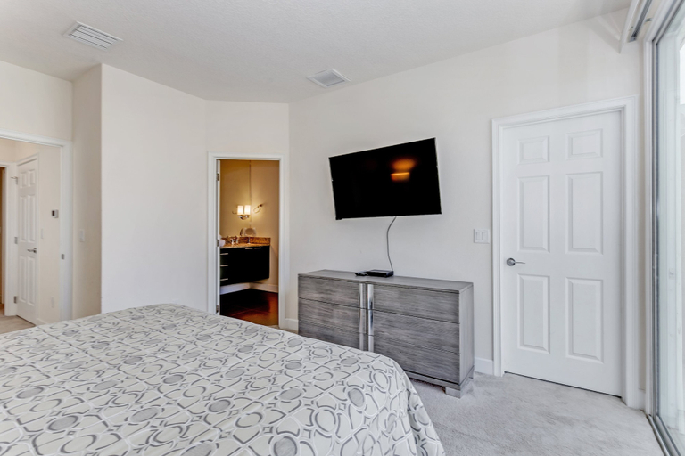 Bedroom 2, 17331serblvd, Lake
