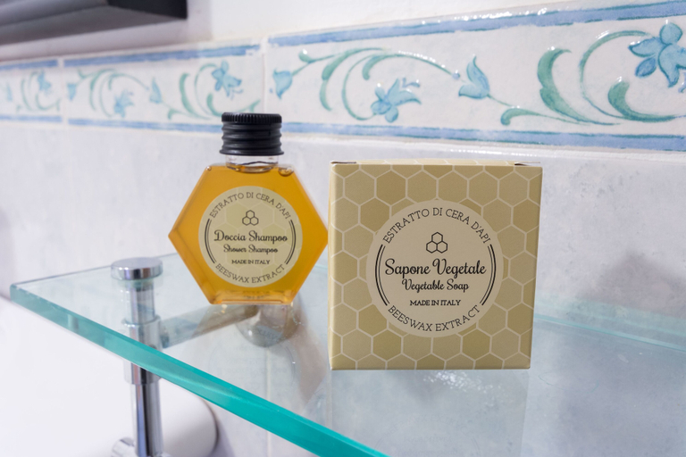 Bathroom amenities, Navigli 6A Apartment, Milano