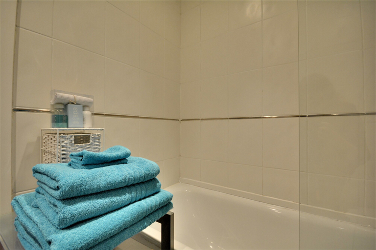 Bathroom 2, The Reach, Sefton