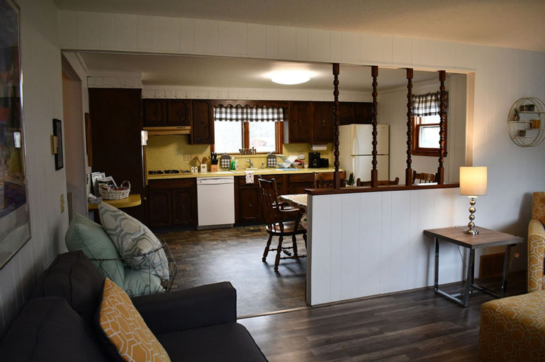 Brook Road Condo, Sullivan