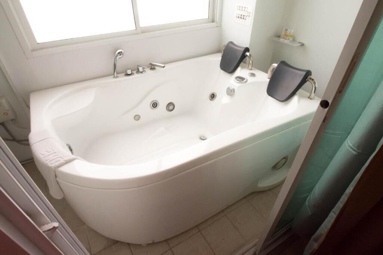 Bathroom 5, Sunday Platinum Suites, Suan Luang