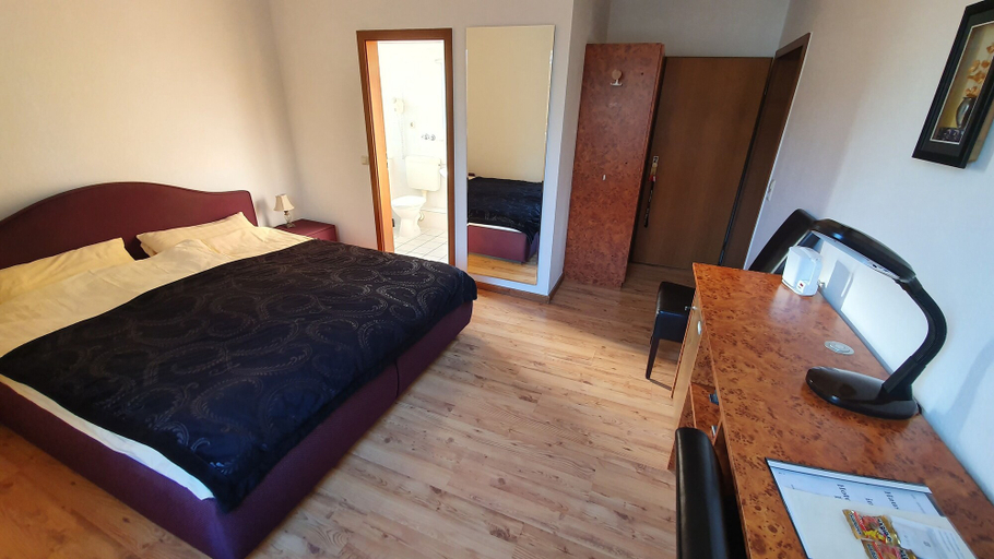 Bedroom 4, Hotel Gartenstadt, Dortmund