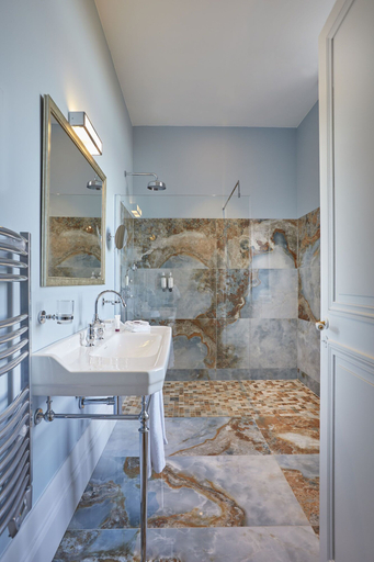 Bathroom 4, Château Capitoul, Aude